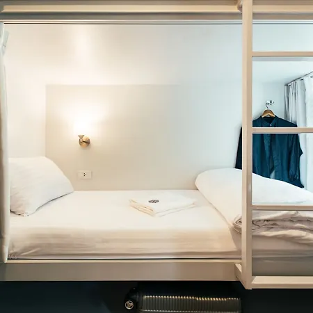 Chamberlain Hostel - Adults Only